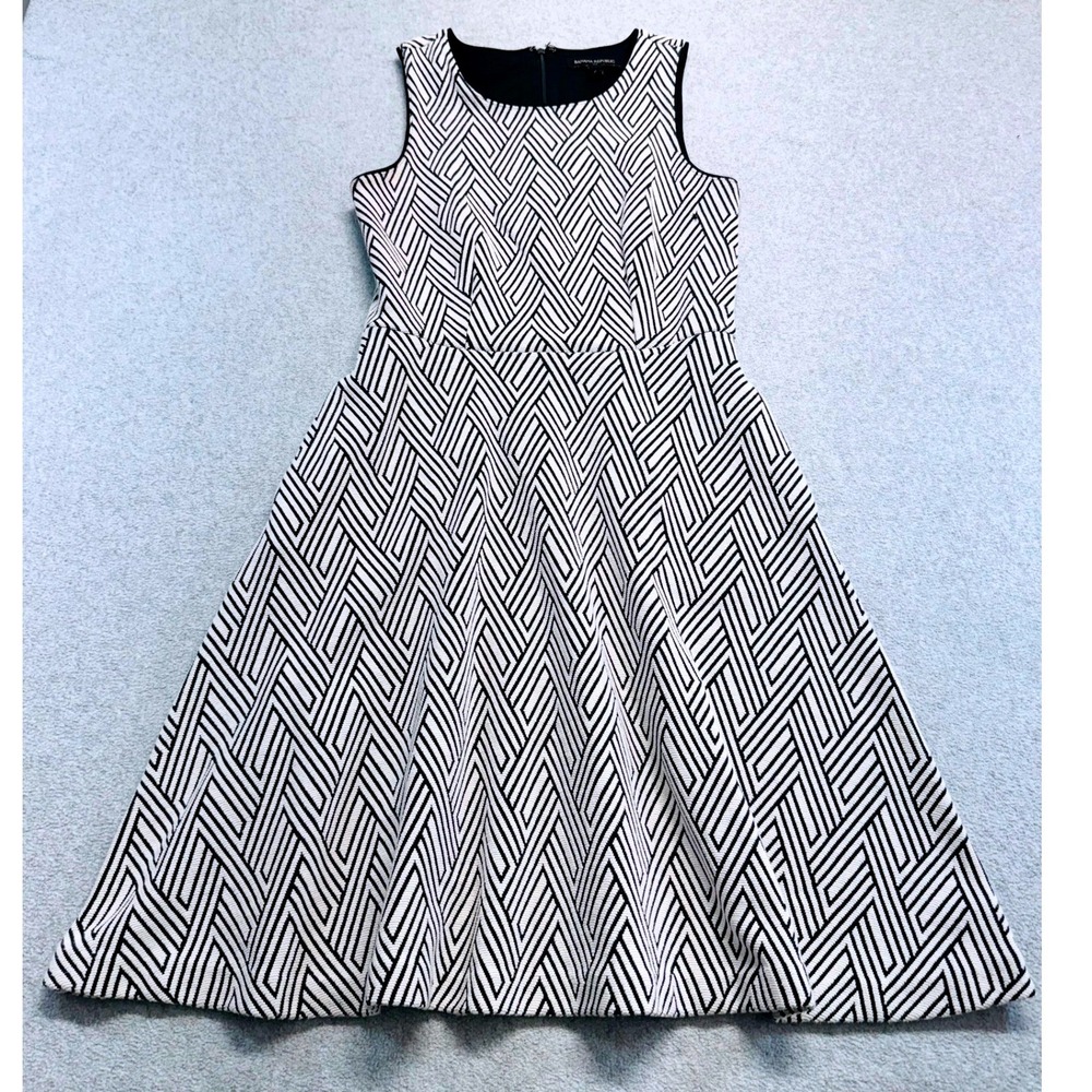 Banana Republic Fit And Flare Dress Womens 0 Black White Geometric ClassicOffice